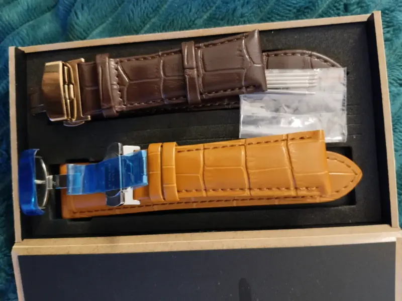 Correas de reloj de cuero marrón y naranja
