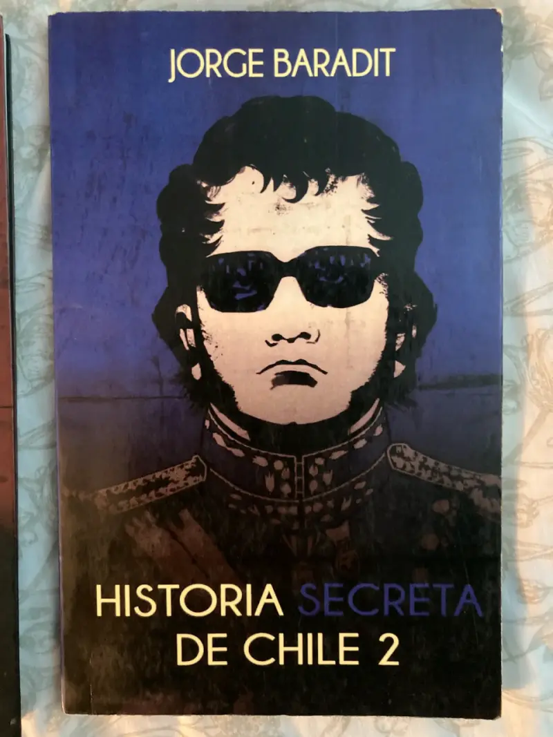 Pack de libros Historia Secreta de Chile 1 y 2 por Jorge Baradit - 3