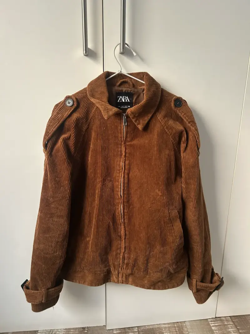 Chaqueta café Zara con cierre