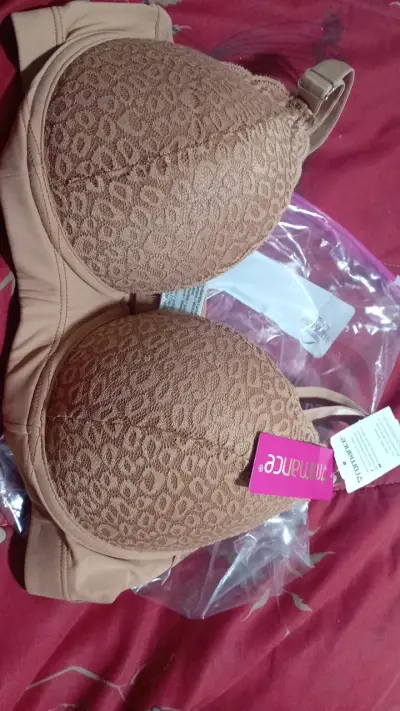 Sostén color beige con encaje - miniatura 1
