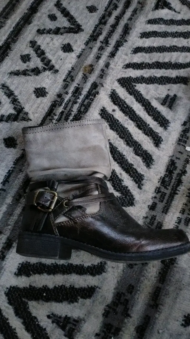 Botas de cuero marrón con hebilla - 2