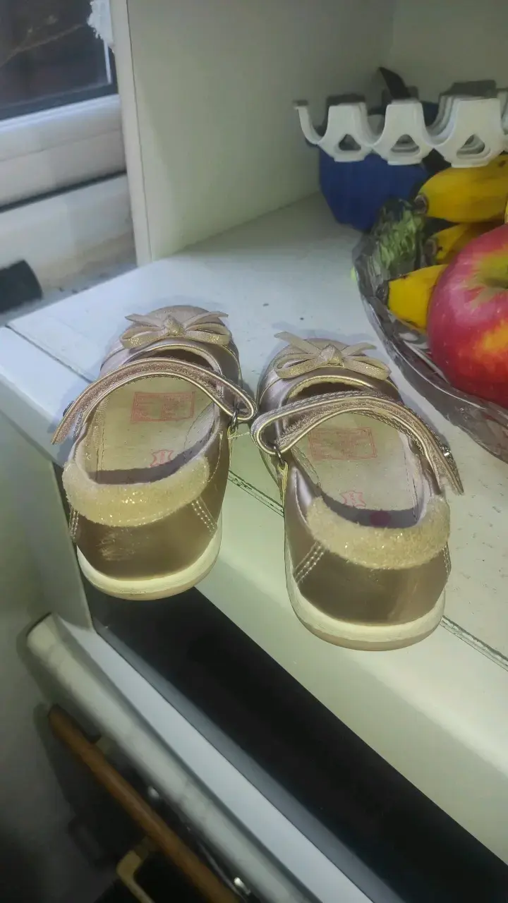 Zapatos de niña dorados con lazo - 4