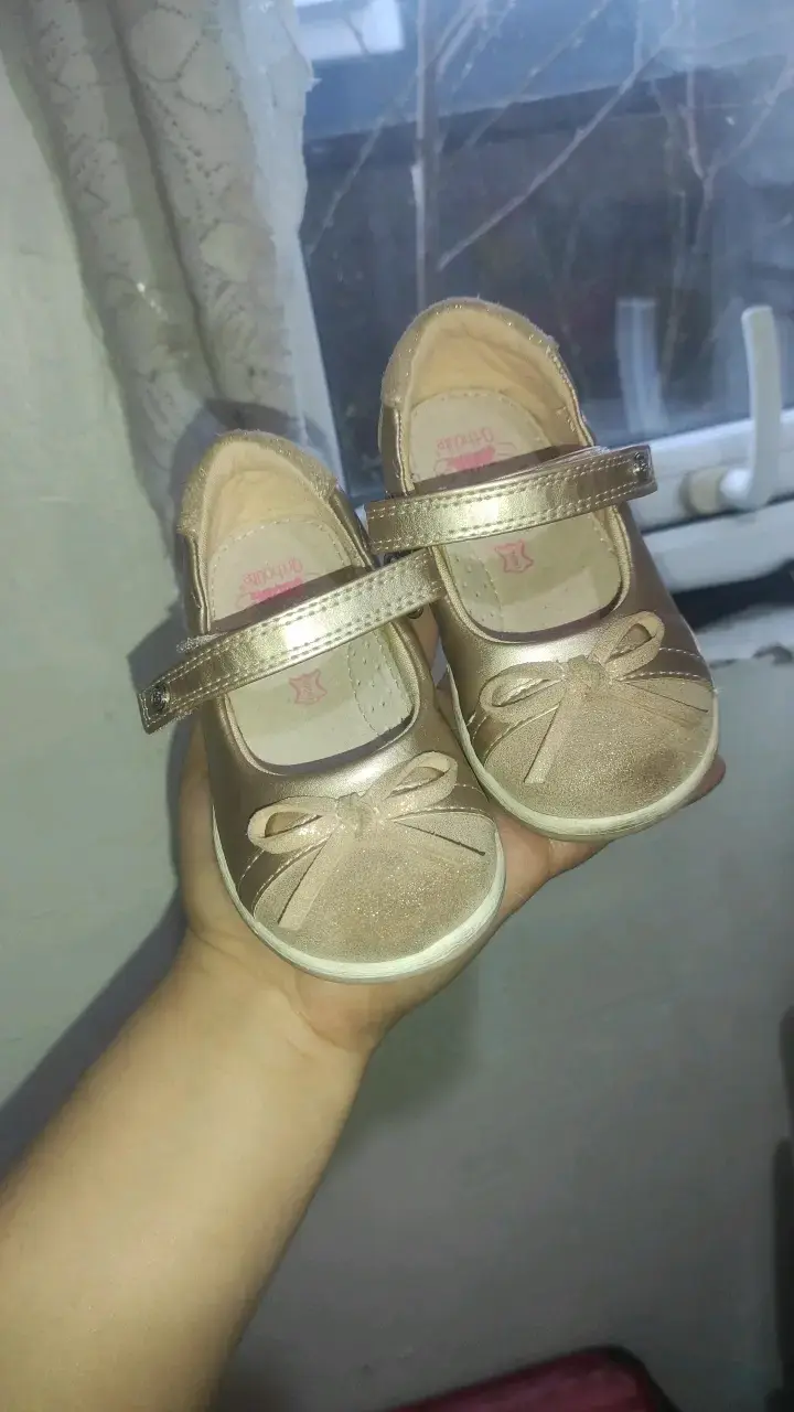 Zapatos de niña dorados con lazo - 5