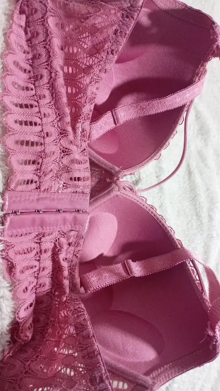 Sostén de encaje rosa con diseño floral - 2