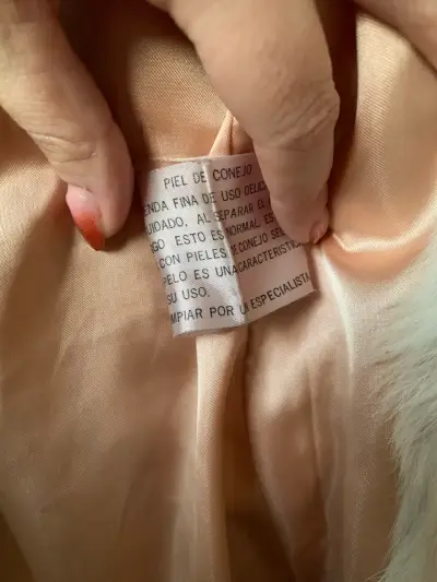 Abrigo de piel de conejo beige elegante - miniatura 6
