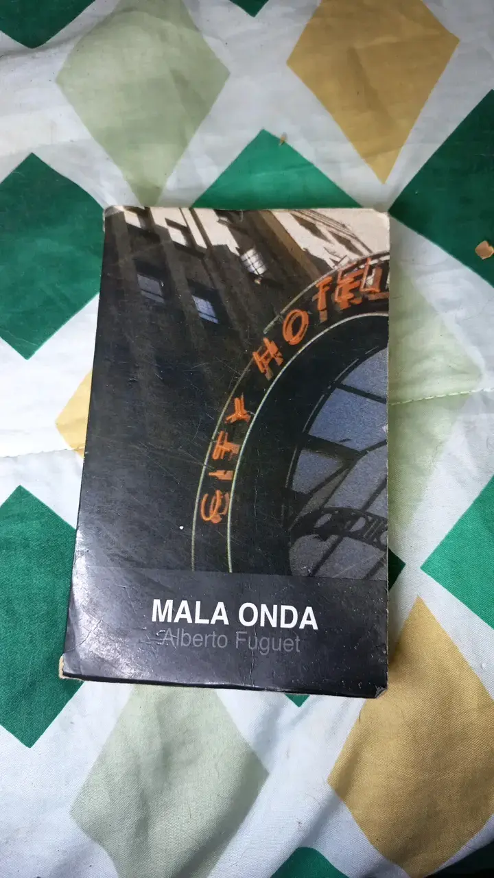 Libro 'Mala Onda' de Alberto Fuguet - 2