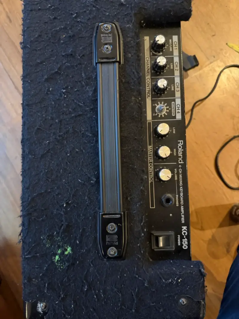Amplificador de teclado Roland KC-150 usado