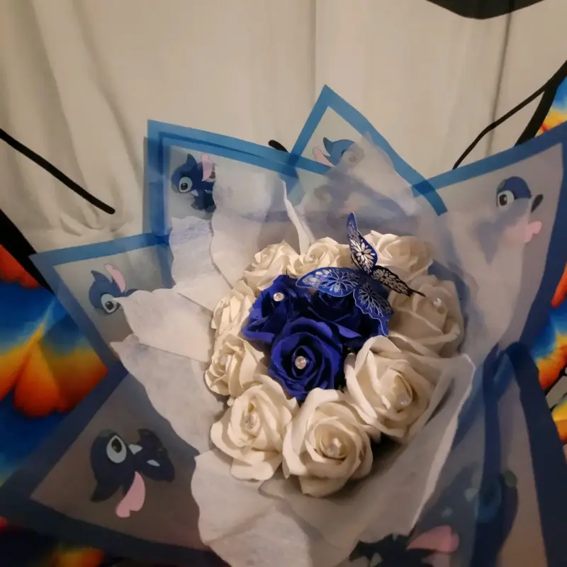 Ramo de flores eternas azul y blanco - 1
