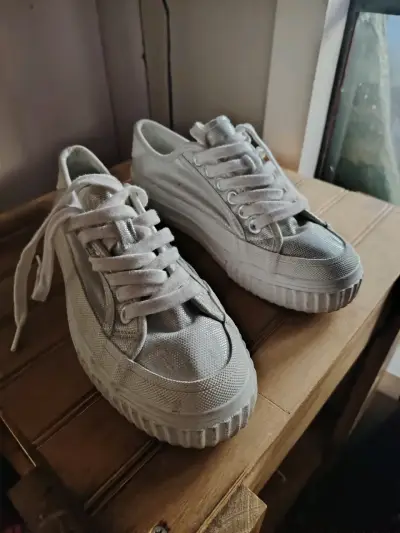 Zapatillas zara blancas de lona con plataforma - miniatura 1