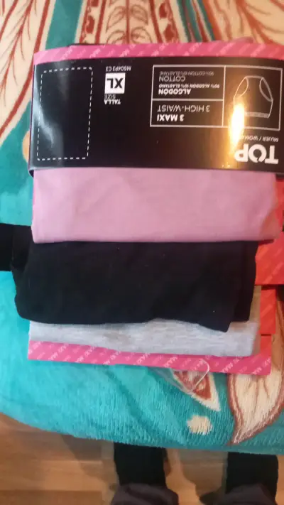 Ropa interior.buzo y zapatos - miniatura 1