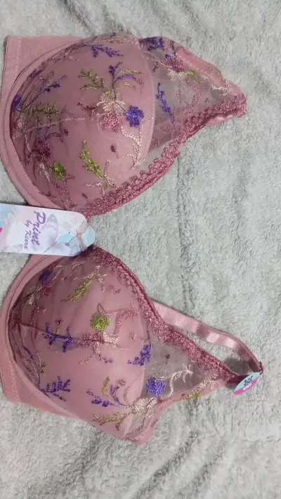 Sostén rosa bordado con encaje floral - miniatura 1