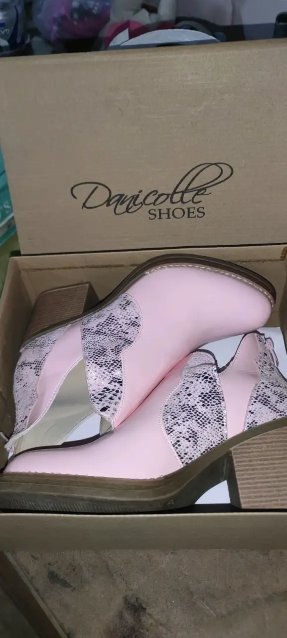 Botines rosados con diseño de serpiente Danicolle