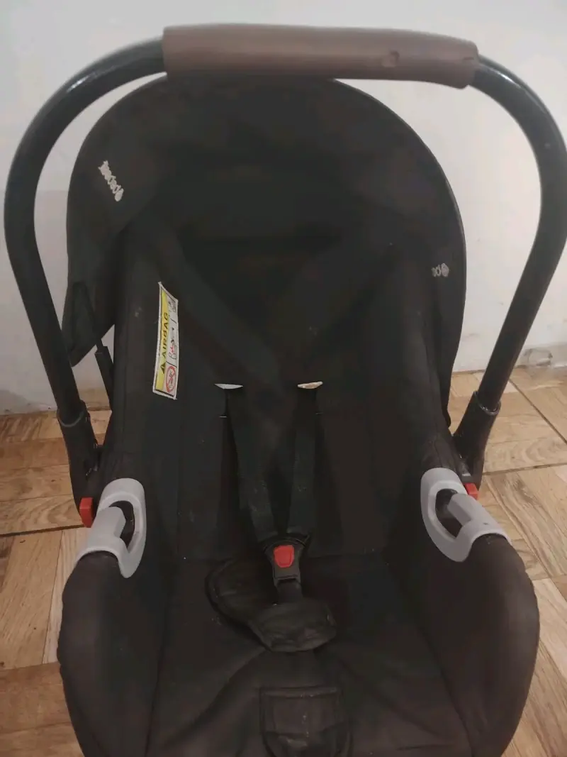 Silla de Auto Bebesit Negra para Bebé