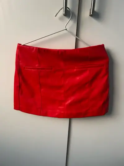 Mini/short roja Zara talla S - miniatura 1