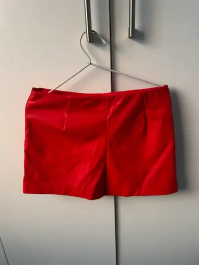 Mini/short roja Zara talla S - miniatura 2