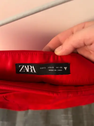 Mini/short roja Zara talla S - miniatura 3