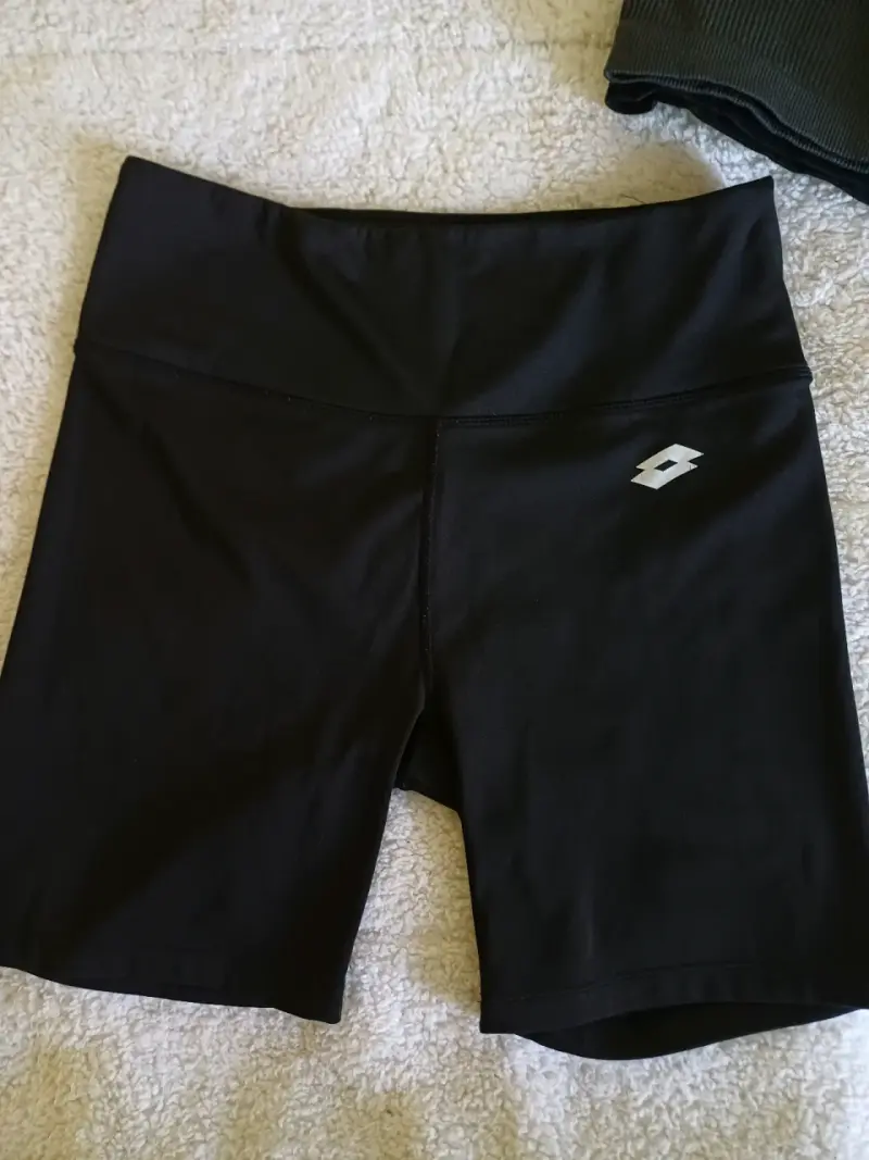 Shorts deportivos negros para mujer Lotto
