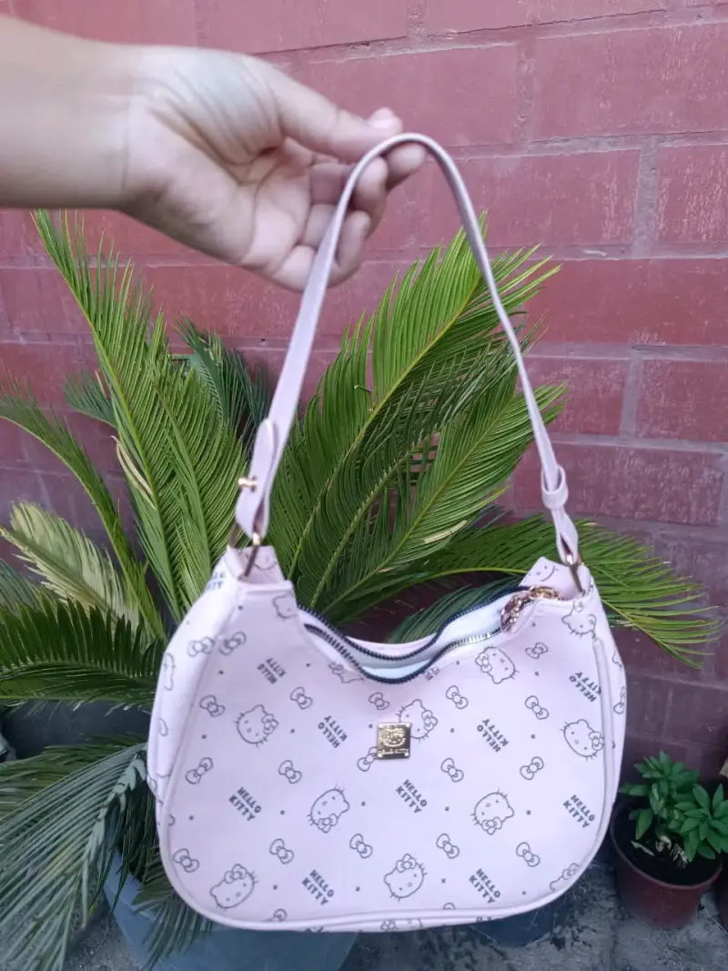 Cartera rosa Hello Kitty con diseño estampado