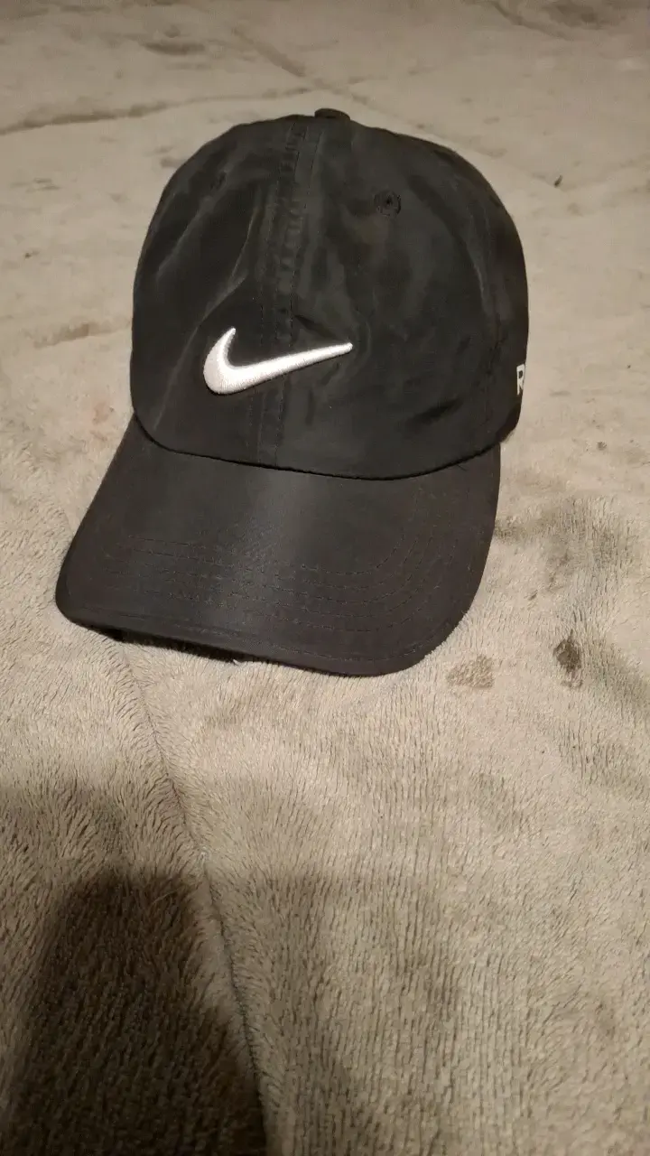 Gorra negra Nike deportiva ajustable