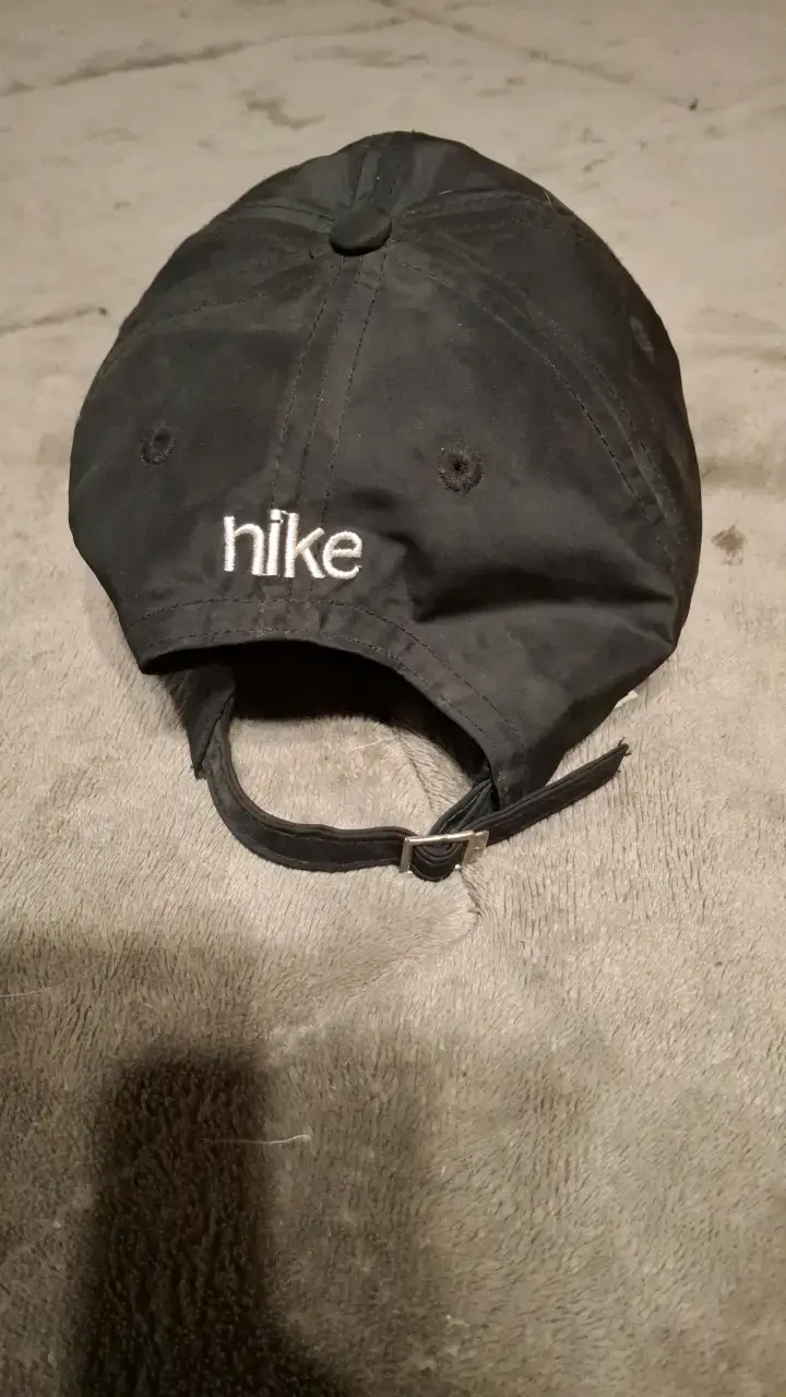 Gorra negra Nike deportiva ajustable - 2