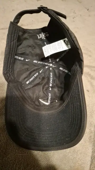 Gorra negra Nike deportiva ajustable - miniatura 3