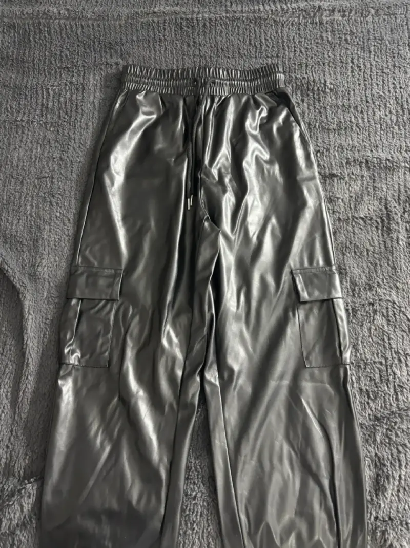 Pantalones cargo de cuero sintético negro Shein