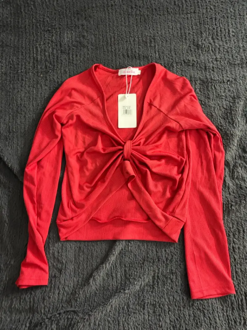 Polera roja con nudo frontal Amelie