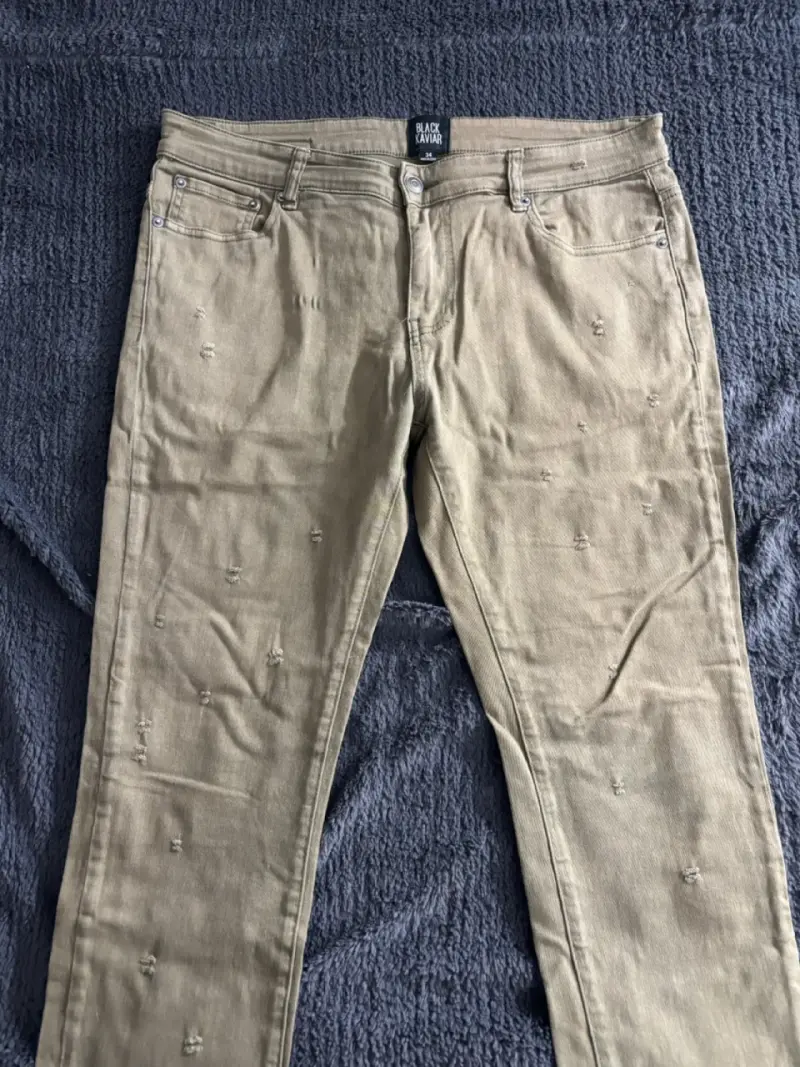 Jeans beige Black Kaviar con diseño desgastado