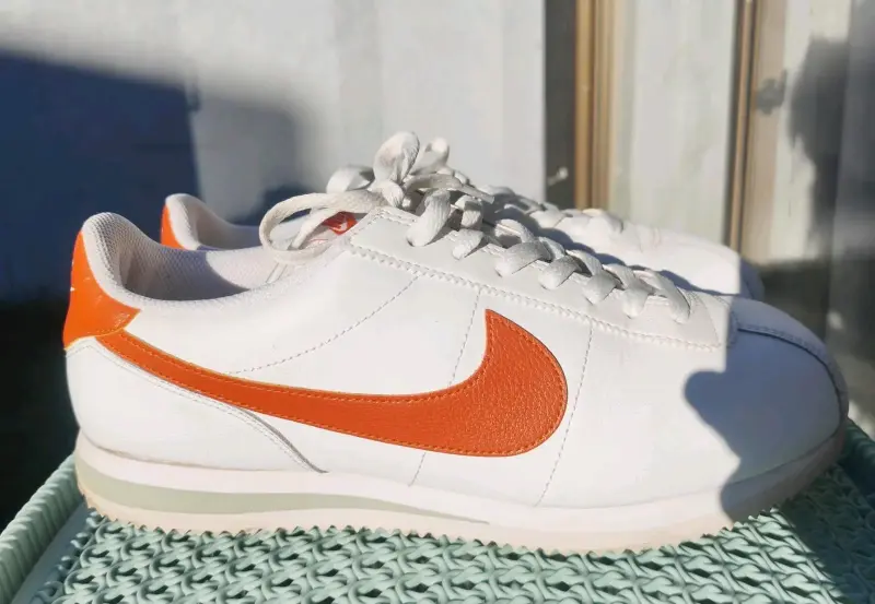 Zapatillas deportivas Nike Cortez blancas/ naranja - 3