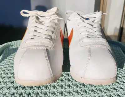 Zapatillas deportivas Nike Cortez blancas/ naranja - miniatura 5