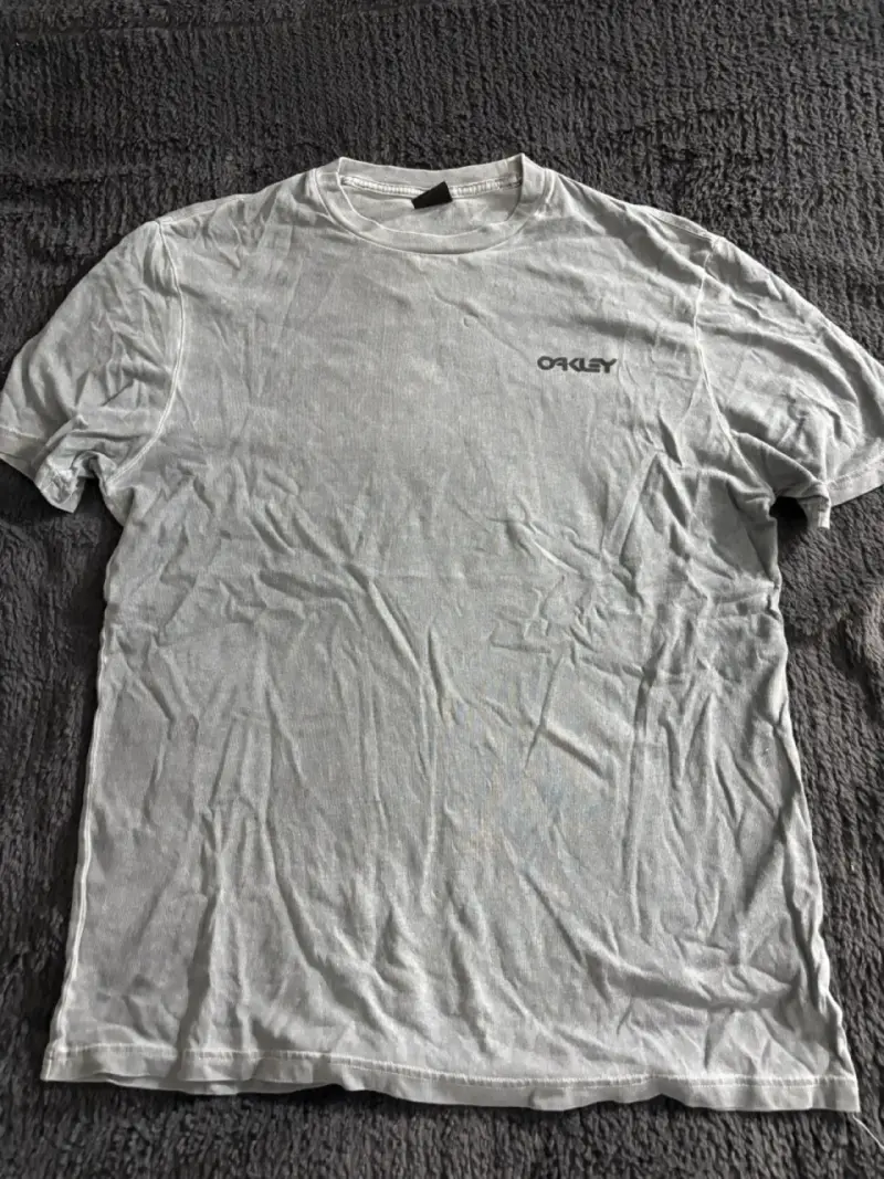 Polera gris Oakley para hombre