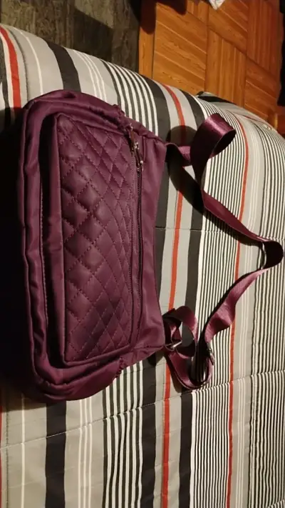 Bolso bandolera morado acolchado con cierre - miniatura 1