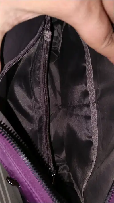 Bolso bandolera morado acolchado con cierre - miniatura 3