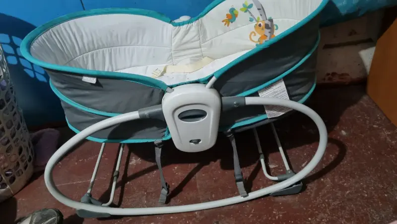 Cuna mecedora para bebé Infanti