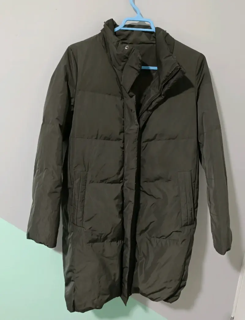 Abrigo largo acolchado verde oscuro para invierno