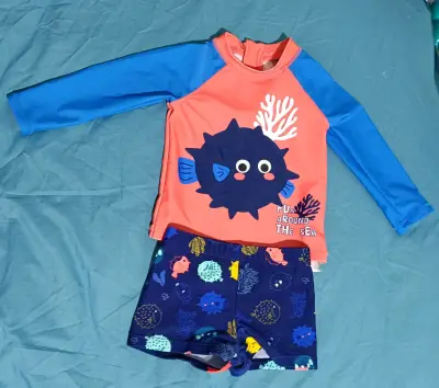 Traje de baño infantil con diseño de pez - miniatura 1