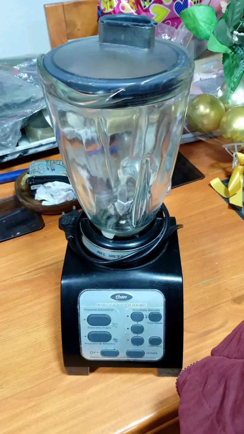 Licuadora Oster con vaso de vidrio