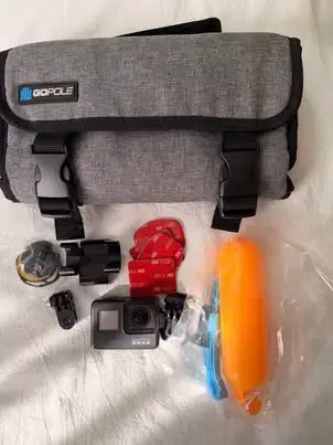 Cámara GoPro Hero 7 Black con accesorios