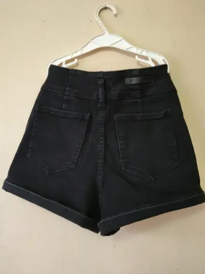 Shorts de mezclilla negros talla 36 - miniatura 2