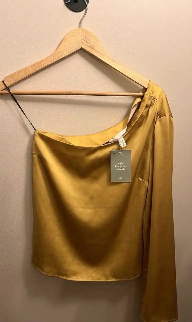 Blusa Asimétrica Dorada de H&M