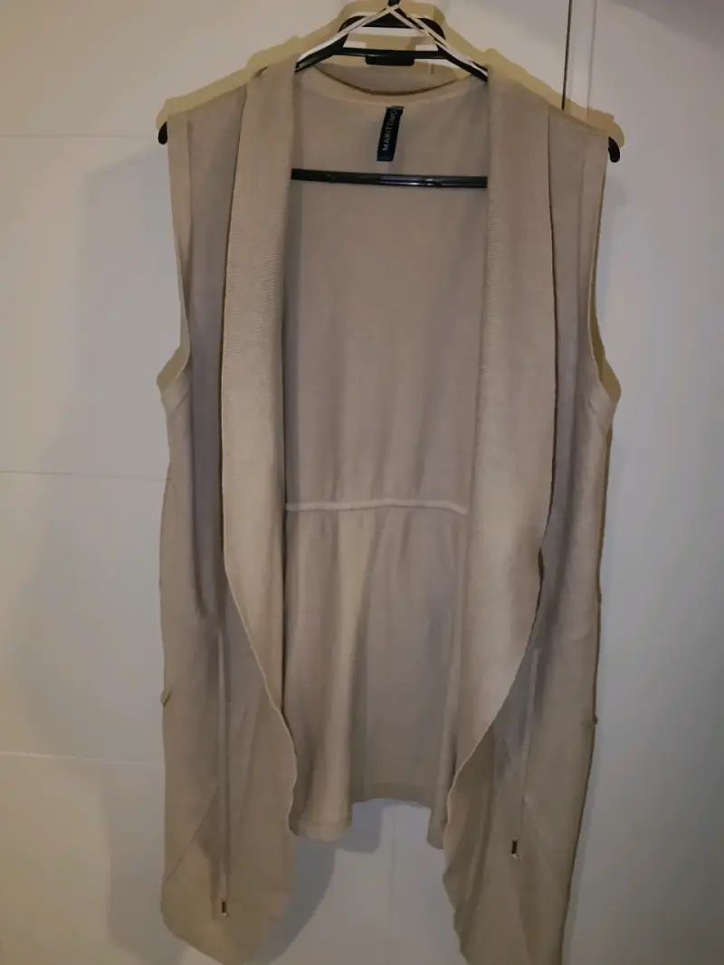 Chaleco sin mangas beige para mujer