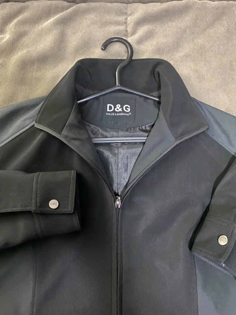 Chaqueta negra Dolce & Gabbana con cierre