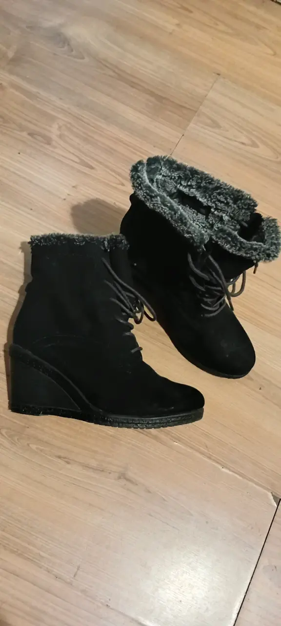 Botines negros con forro de peluche