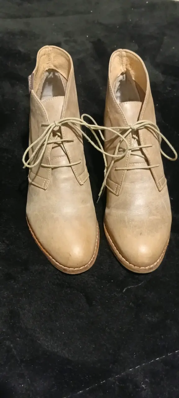 Botines de cuero beige Florencia con tacón