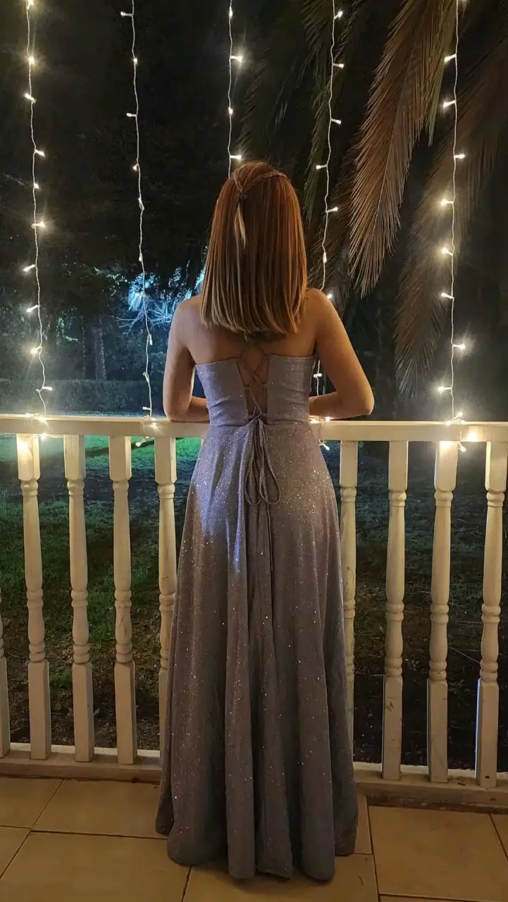 Vestido de fiesta largo con brillo lila