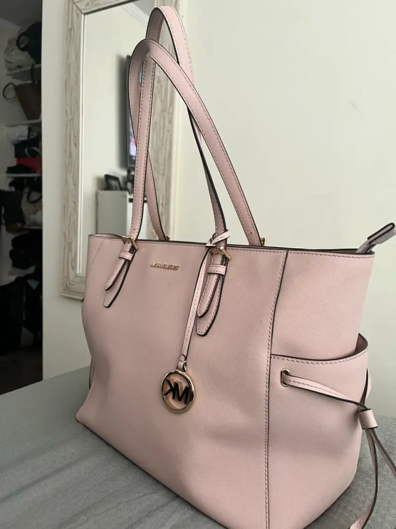 Bolso tote rosa Michael Kors elegante