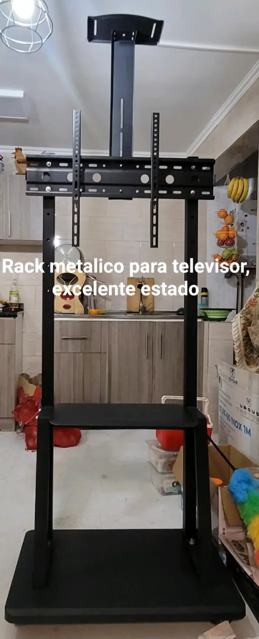 Rack metálico para televisor en excelente estado