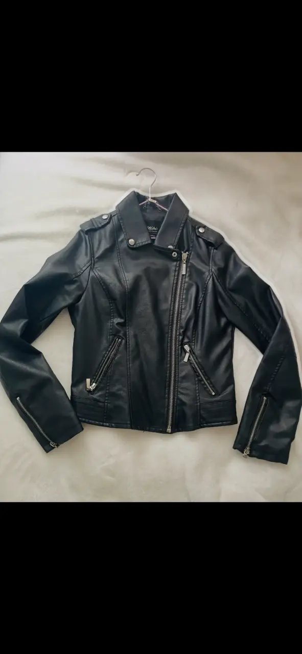 Chaqueta de cuero sintético negra para mujer