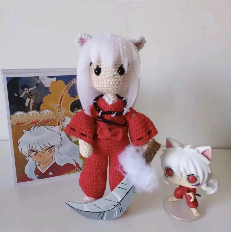 Muñeco tejido a mano de personaje anime