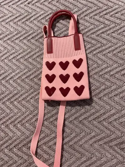 Bolso de mano rosa con corazones - miniatura 1